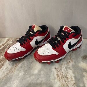 Jordan 1 Low Cleats "Chicago" I
Youth Size 5Y GS / Red White Black Multi Sport
